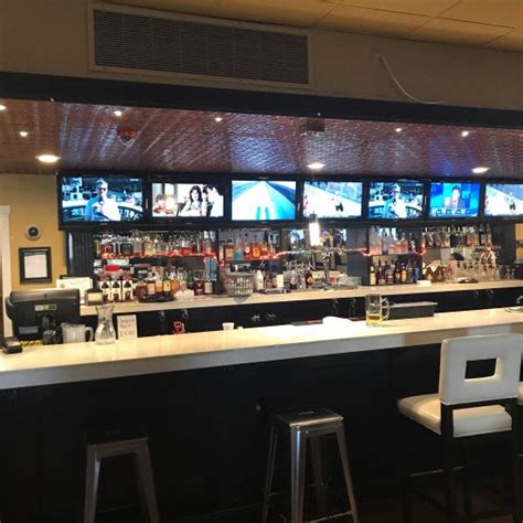 Bayside vlt lounge reviews The casino Bayside VLT Lounge, located in the city of Medicine Hat (Canada) opens its doors to you : Monday : 11AM-11PM